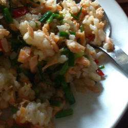韭菜花鲑鱼炒饭的做法[图]