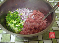 牛肉馅饼的做法图解2