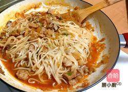 茄香蘑菇猪肉面的做法图解5
