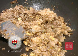 红葱肉燥菇菇炒饭的做法图解3