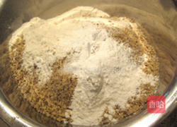 李子杏仁蛋糕的做法图解3