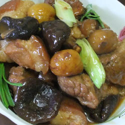 栗子香菇炖腿肉的做法[图]