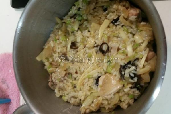 筊白笋香菇鸡炖饭