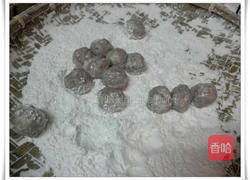 滚元宵的做法图解4