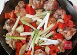 甜椒薯仔鸡翼的做法图解7