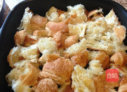 焦糖可颂布丁的做法图解2