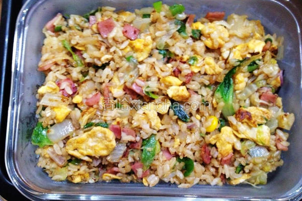 火腿蛋炒糙米饭