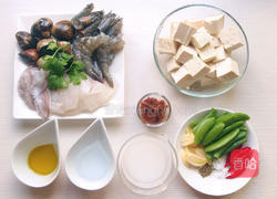 XO酱海鲜豆腐煲的做法图解1
