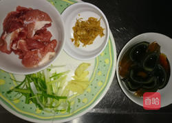皮蛋瘦肉汤的做法图解1