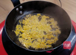 蒜蓉蟹肉蒸丝瓜的做法图解2