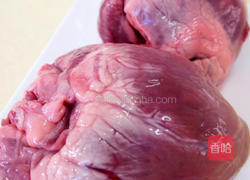 十全大补炖猪心的做法图解1