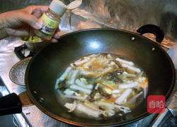 酸辣墨鱼饺汤的做法图解7