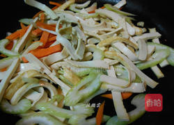 豆干炒西洋芹的做法图解5