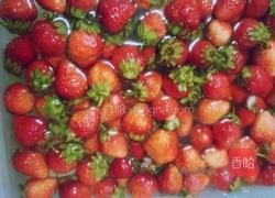 草莓果酱的做法图解1