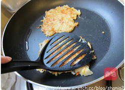 红萝卜马铃薯煎饼的做法图解3