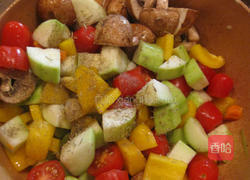 烤蔬菜鸡肉蝴蝶面的做法图解1