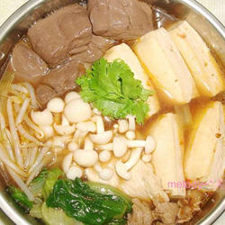 麻辣鸭血菇菇锅的做法[图]