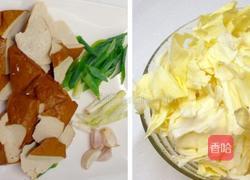 豆瓣香干炒白菜的做法图解1