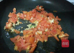 鲜虾蔬食茄汁炖饭的做法图解3