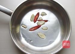 韭菜花炒乌贼的做法图解3