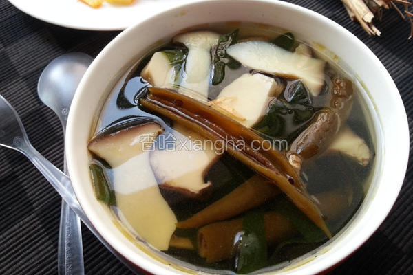 剥皮辣椒海带菇汤