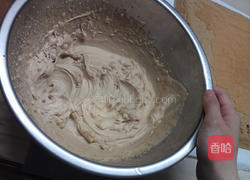 咖啡奶油瑞士卷的做法图解6