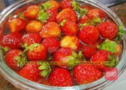 巧克力鲜草苺夹心的做法图解1