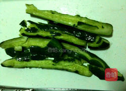 凉拌小黄瓜的做法图解2