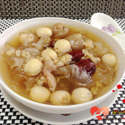 莲子银耳桂圆汤的做法[图]
