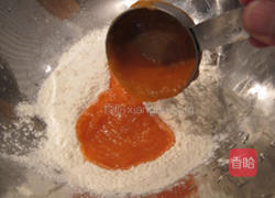 自制南瓜饺子皮的做法图解1