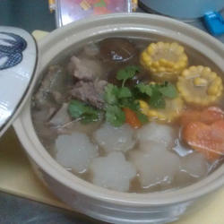 排骨鲜菇蔬菜汤的做法[图]