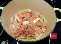 鱿鱼螺肉蒜汤的做法图解3
