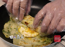 葱油饼蛋卷的做法图解3