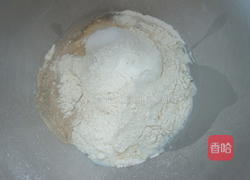 奶油猪仔包的做法图解1
