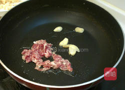 扁豆烩魔芋雪白菇的做法图解2