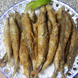 酥炸柳叶鱼的做法[图]
