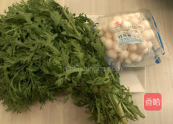 雪菇拌山茼蒿的做法图解1