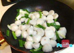 葱爆虱目鱼丸的做法图解3