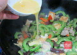 沖绳苦瓜炒什锦的做法图解5