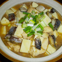 咸鱼鸡粒豆腐煲的做法[图]