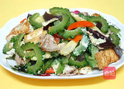 沖绳苦瓜炒什锦的做法图解6