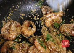 咸蛋麦片虾的做法图解11