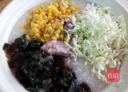 咸骨高菜皮蛋玉米砂锅粥的做法图解5
