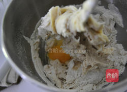 黑橄榄鸡蛋面包的做法图解1