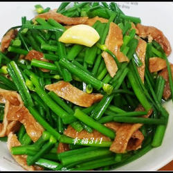 豆皮炒韭菜花的做法[图]