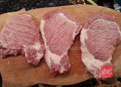 蜜汁芝麻猪排的做法图解2