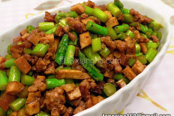 炸酱豆干炒芦笋