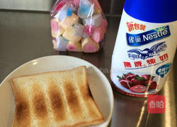 草莓棉花糖吐司的做法图解1