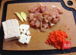 毛豆鸡肉豆腐汤的做法图解2