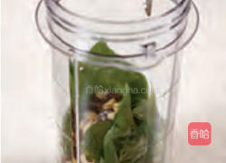 罗勒酱汁汉堡排的做法图解1